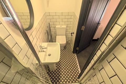 undefined, Room 5