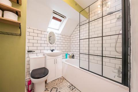 15 Bracken Bank, Lychpit, Basingstoke, RG24 8TQ