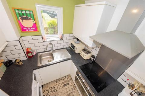 15 Bracken Bank, Lychpit, Basingstoke, RG24 8TQ