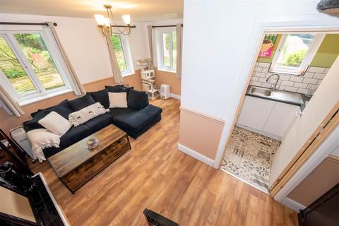 15 Bracken Bank, Lychpit, Basingstoke, RG24 8TQ