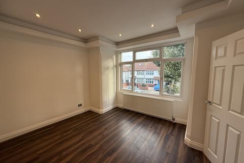 3 bedroom maisonette to rent, Burnley Road