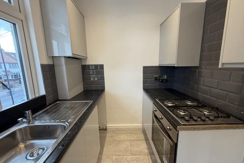 3 bedroom maisonette to rent, Burnley Road
