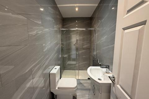 3 bedroom maisonette to rent, Burnley Road