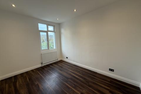 3 bedroom maisonette to rent, Burnley Road