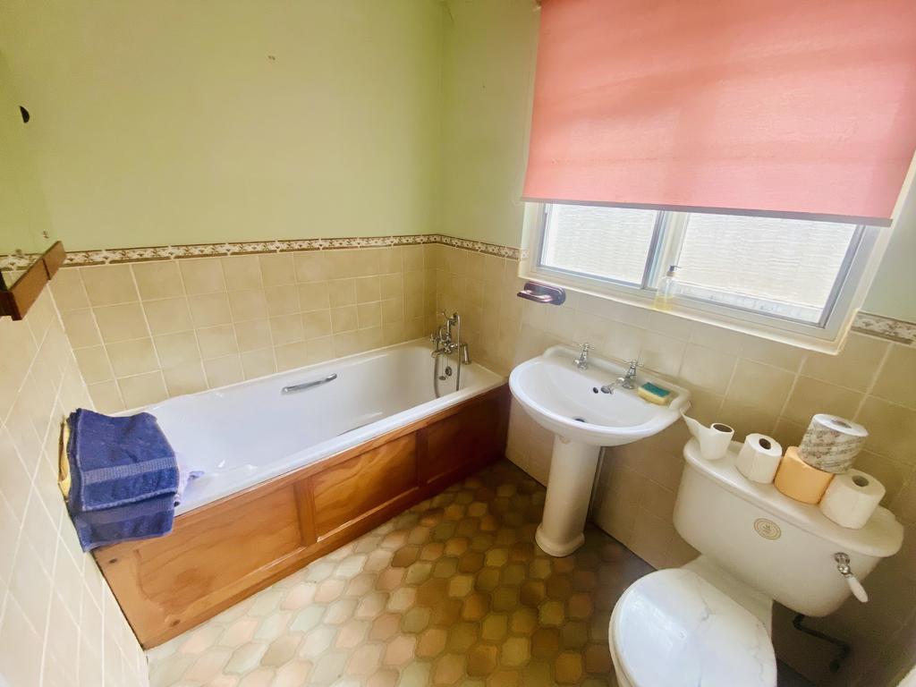 Alexandra bathroom