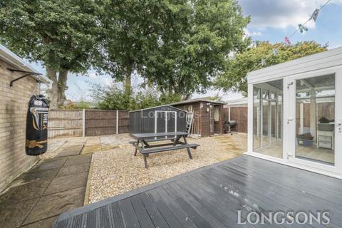 17 Masons Drive, Necton, Swaffham, PE37 8EE