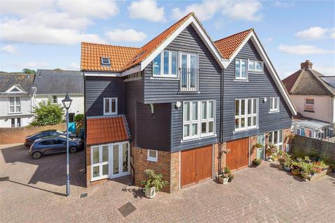 3 bedroom semi-detached house for sale, Newmans Close, Hythe CT21