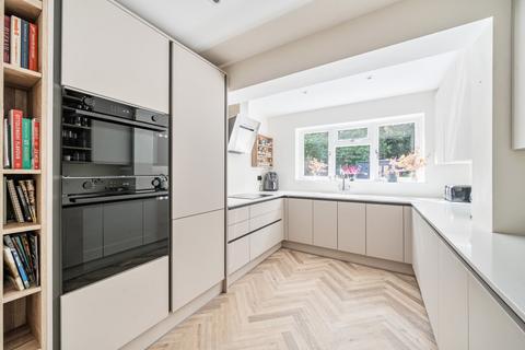 5 bedroom detached house to rent, Pyrford, Surrey, GU22