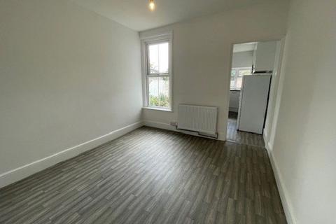 3 bedroom house to rent, Bellevue Road, Cowes, Isle of Wight