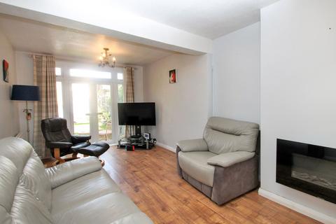 3 bedroom terraced house for sale, Clunas Gardens, Romford RM2