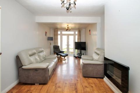 3 bedroom terraced house for sale, Clunas Gardens, Romford RM2