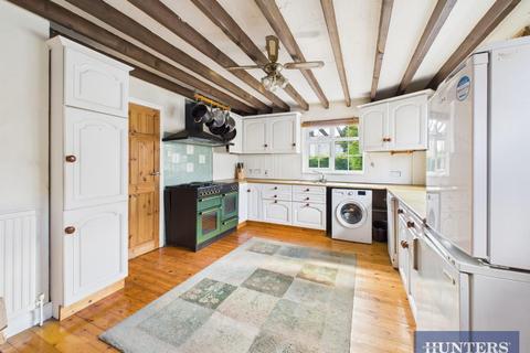 3 bedroom detached house for sale, West Street, Muston