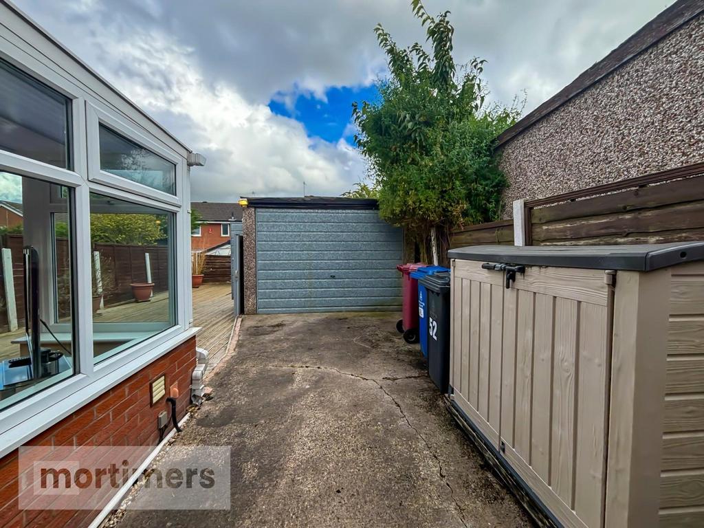 Driveway/Garage