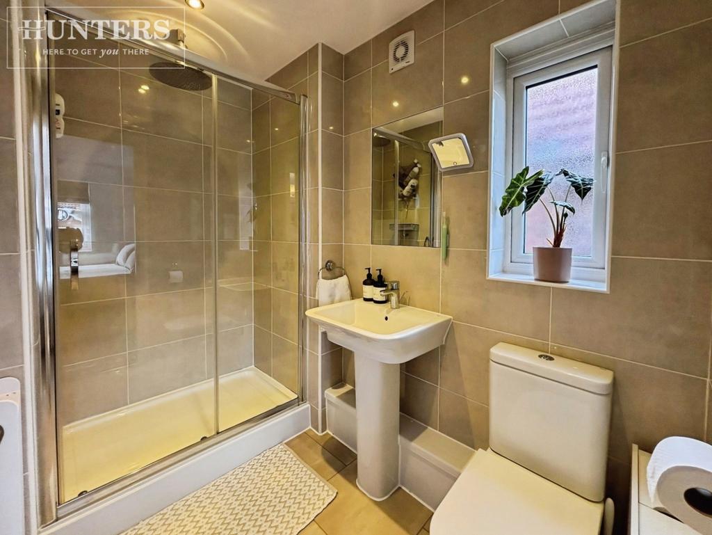 Pbox-bathroom-332825.jpeg