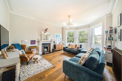 2 bedroom flat for sale, Eltham Road, London SE12