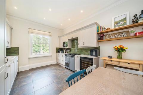 2 bedroom flat for sale, Eltham Road, London SE12