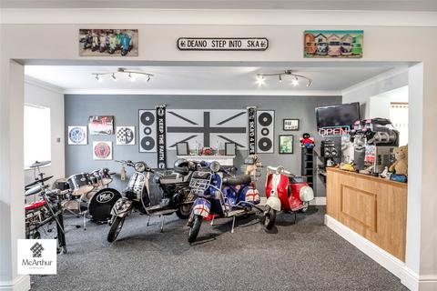 4 bedroom detached house for sale, Main Street, Harworth, Doncaster, DN11