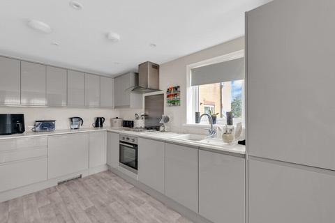 2 bedroom flat for sale, Collynson House, Ellis Close, Eltham, SE9