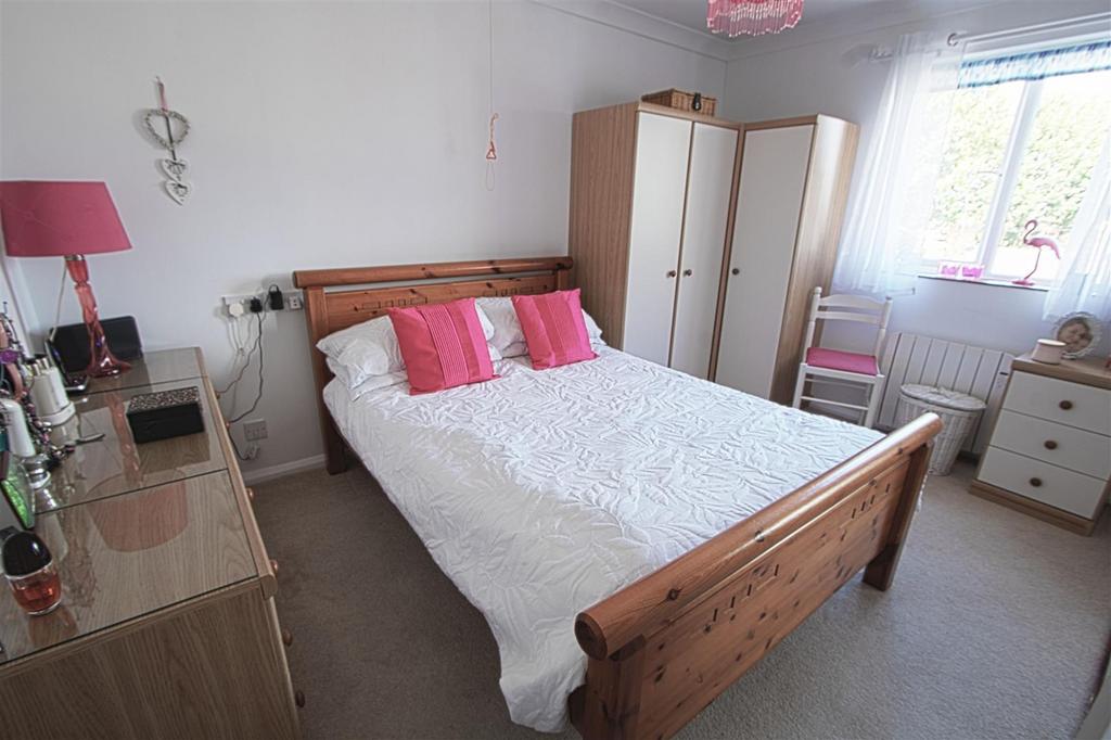 BEDROOM 1.jpg