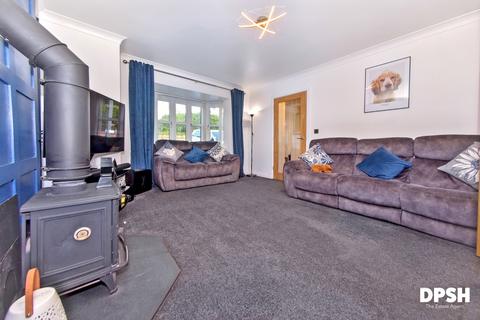 4 bedroom detached house for sale, Crow Nest Drive, Beeston, Leeds