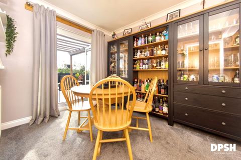 4 bedroom detached house for sale, Crow Nest Drive, Beeston, Leeds