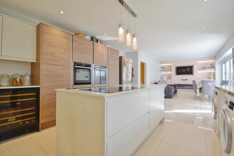 4 bedroom detached house for sale, The Spinney, Billericay
