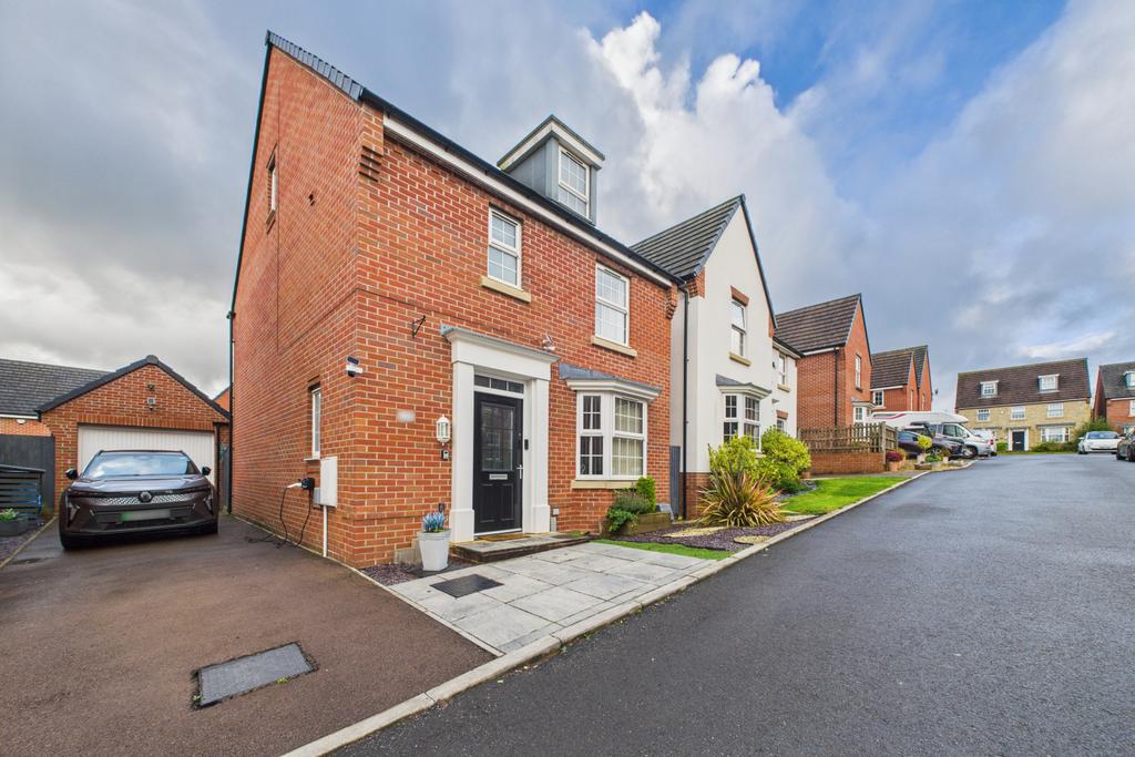 Immaculately Presented 4 Bedroom Detached Home wi