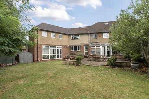 undefined, Segrave Close, Weybridge, KT13