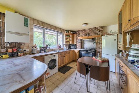 undefined, Segrave Close, Weybridge, KT13
