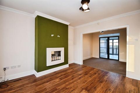 3 bedroom end of terrace house for sale, Kingston Road, Willerby, Hull