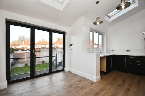 3 bedroom end of terrace house for sale, Kingston Road, Willerby, Hull