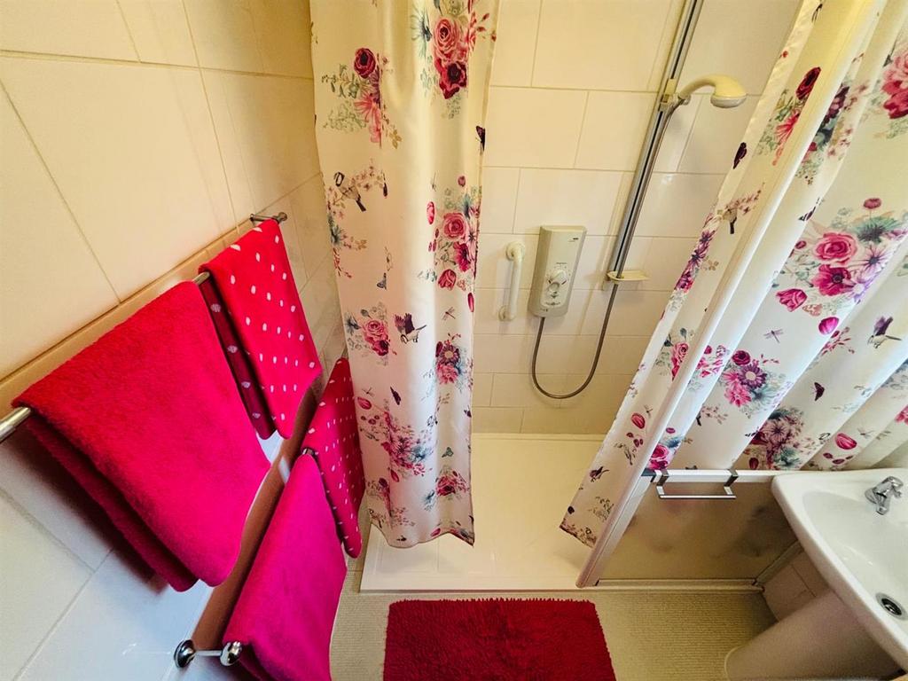 Shower Room: