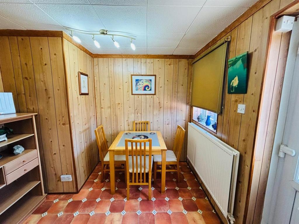 Open Plan Kitchen / Dining Area: