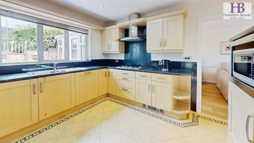 97b47e01-13-Chelsea-Mansions-09042025 153438.jpg