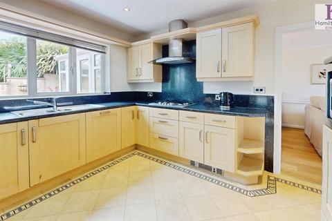 4 bedroom detached house for sale, Chelsea Mansions, Northowram, Halifax
