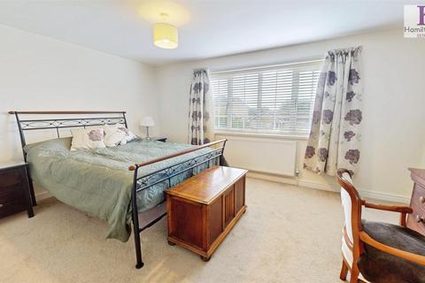 4 bedroom detached house for sale, Chelsea Mansions, Northowram, Halifax