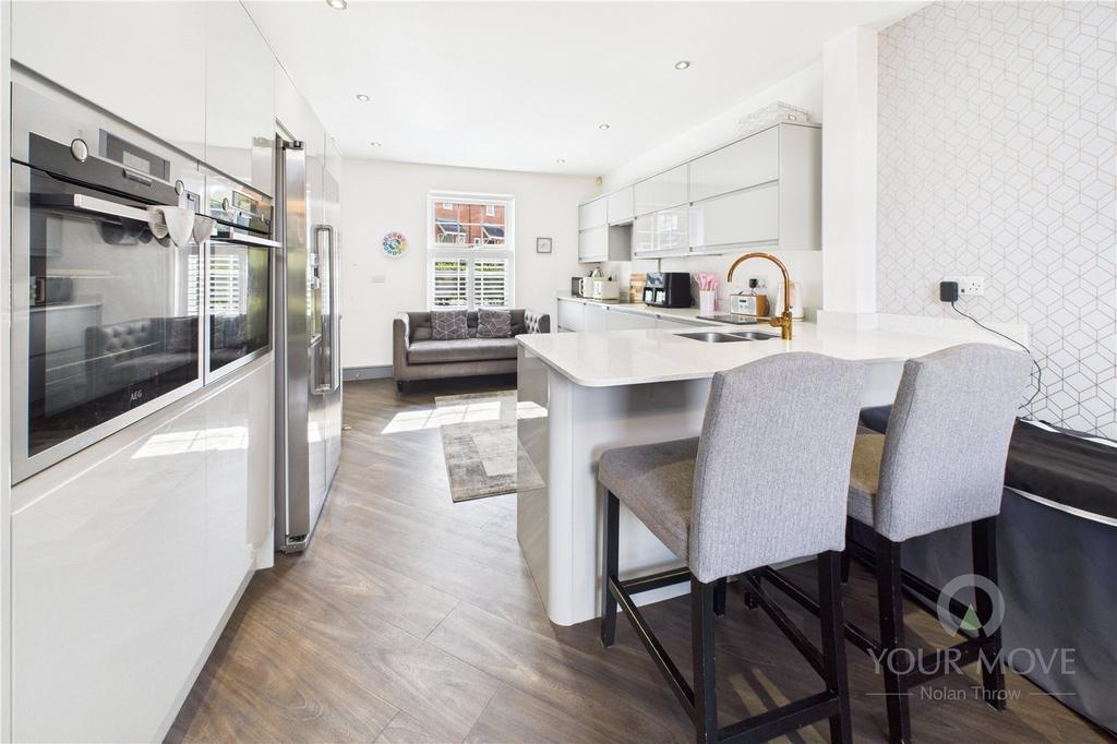 Kitchen/Family/Diner