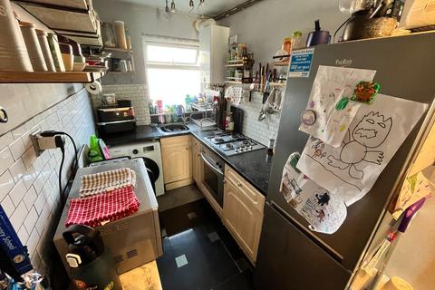 2 bedroom ground floor maisonette for sale, Birchen Grove, Luton, Bedfordshire, LU2 7TS