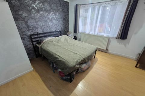 2 bedroom ground floor maisonette for sale, Birchen Grove, Luton, Bedfordshire, LU2 7TS