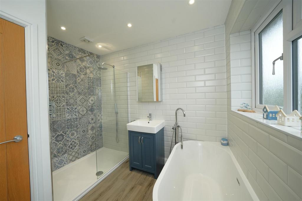 Bathroom.JPG