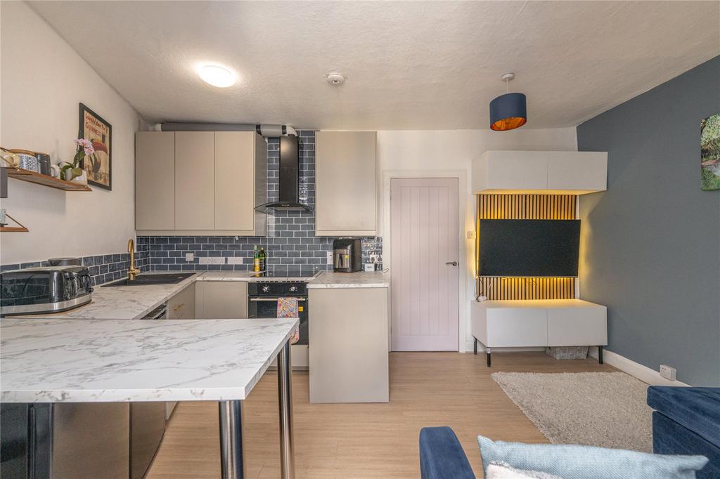 Lounge/Kitchen Alt