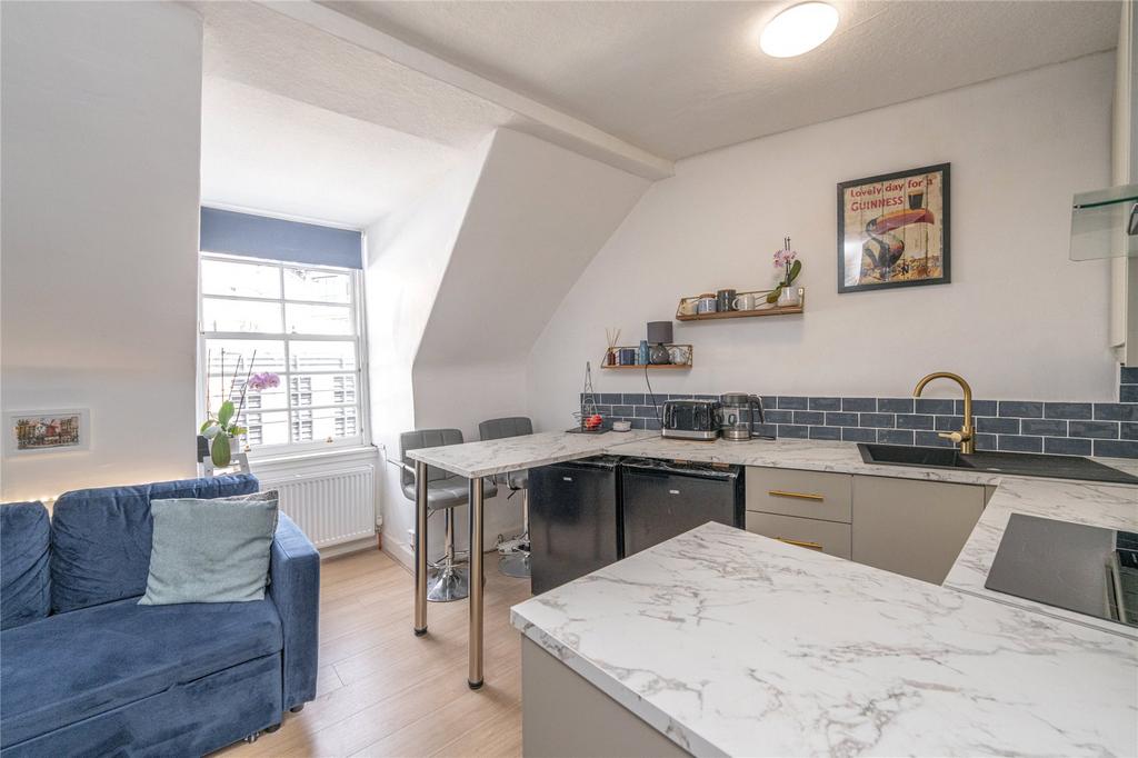 Lounge/Kitchen Alt
