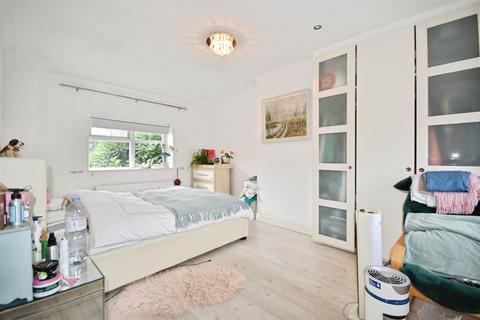undefined, Brentwick Gardens, Brentford