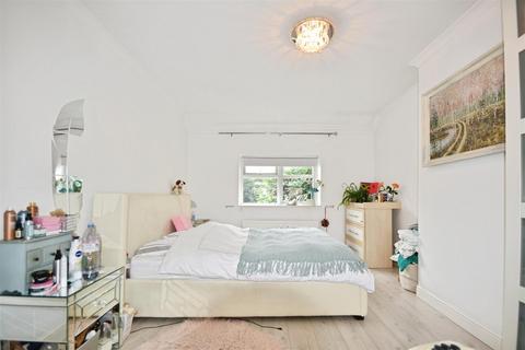 undefined, Brentwick Gardens, Brentford