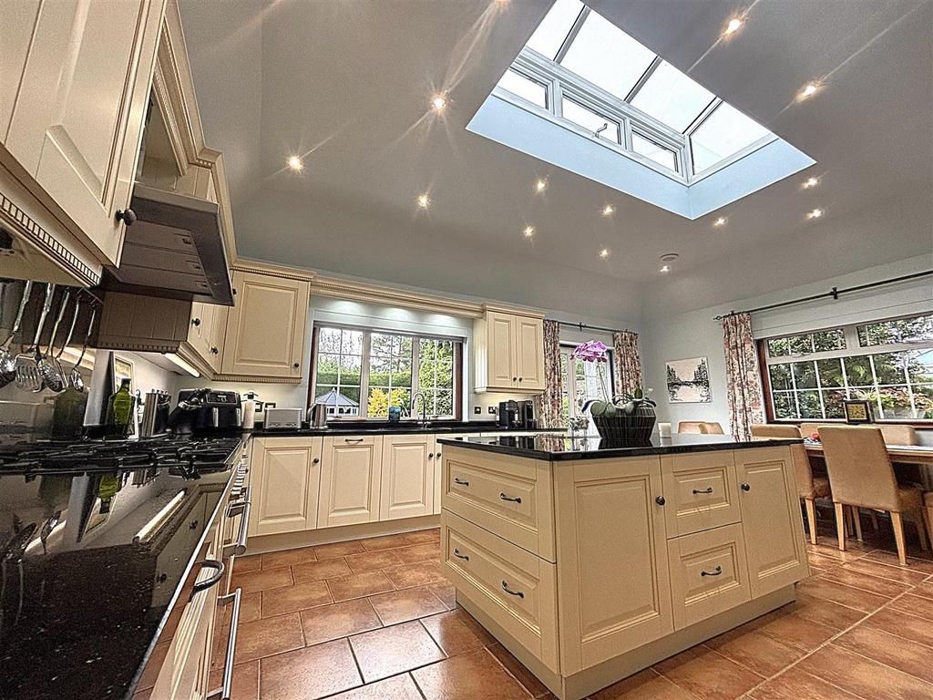 Fitted kitchen/breakfast room