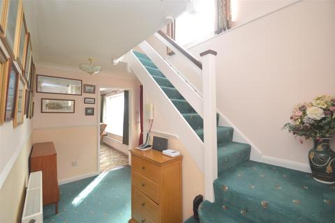 4 bedroom detached house for sale, River View, Whippingham
