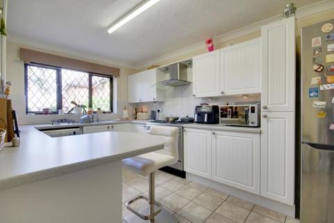 undefined, 20 Manor Close, Brampton