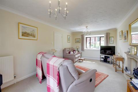 4 bedroom detached house for sale, Manor Close, Brampton
