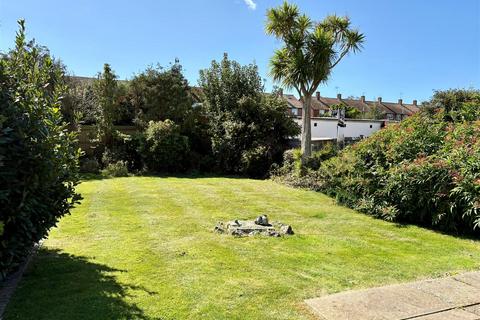2 Barrie Close, Eastbourne, BN23 7QZ