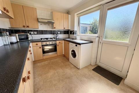 2 Barrie Close, Eastbourne, BN23 7QZ
